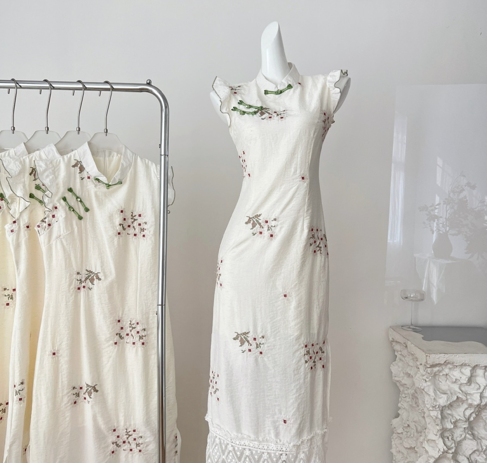 Chinese style cheongsam embroidered dress for women