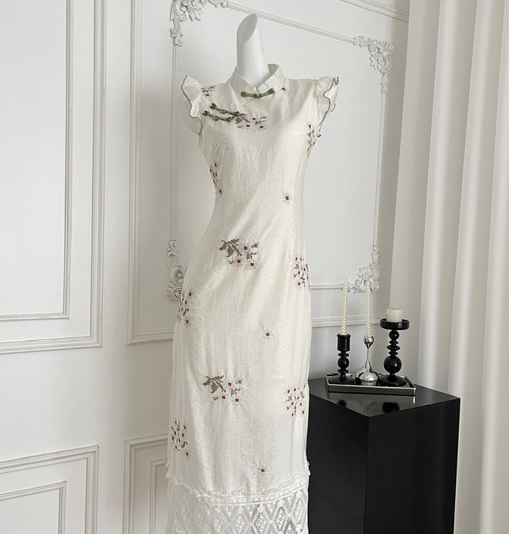 Chinese style cheongsam embroidered dress for women