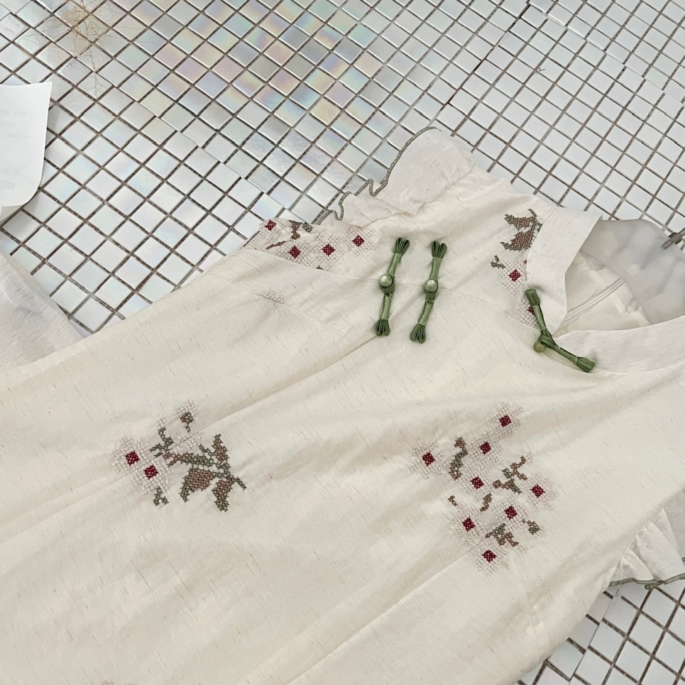 Chinese style cheongsam embroidered dress for women