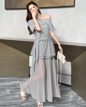 Pseudo-two T-shirt sloping shoulder tops a set