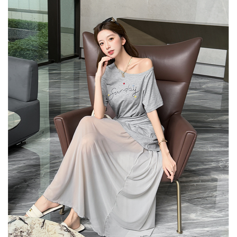 Pseudo-two T-shirt sloping shoulder tops a set