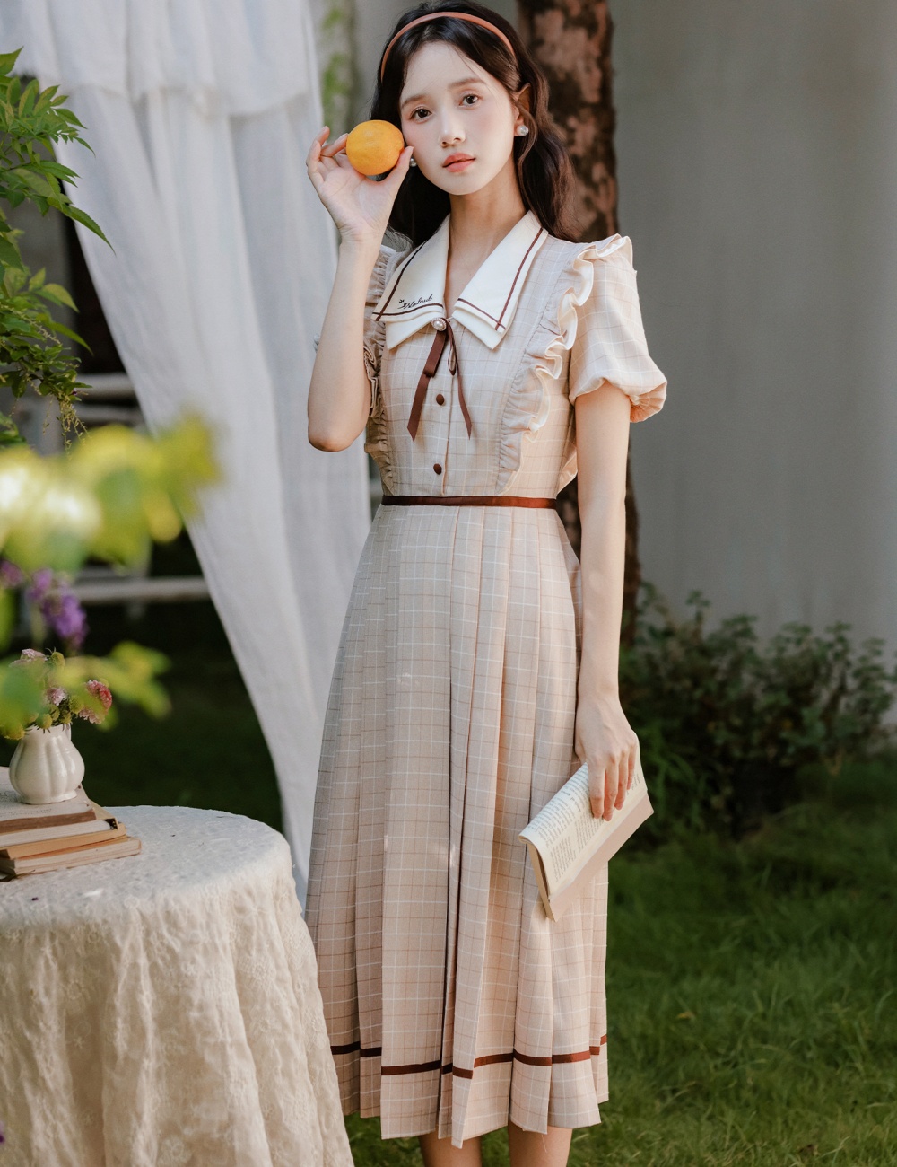 Elegant retro art plaid maiden lovely dress