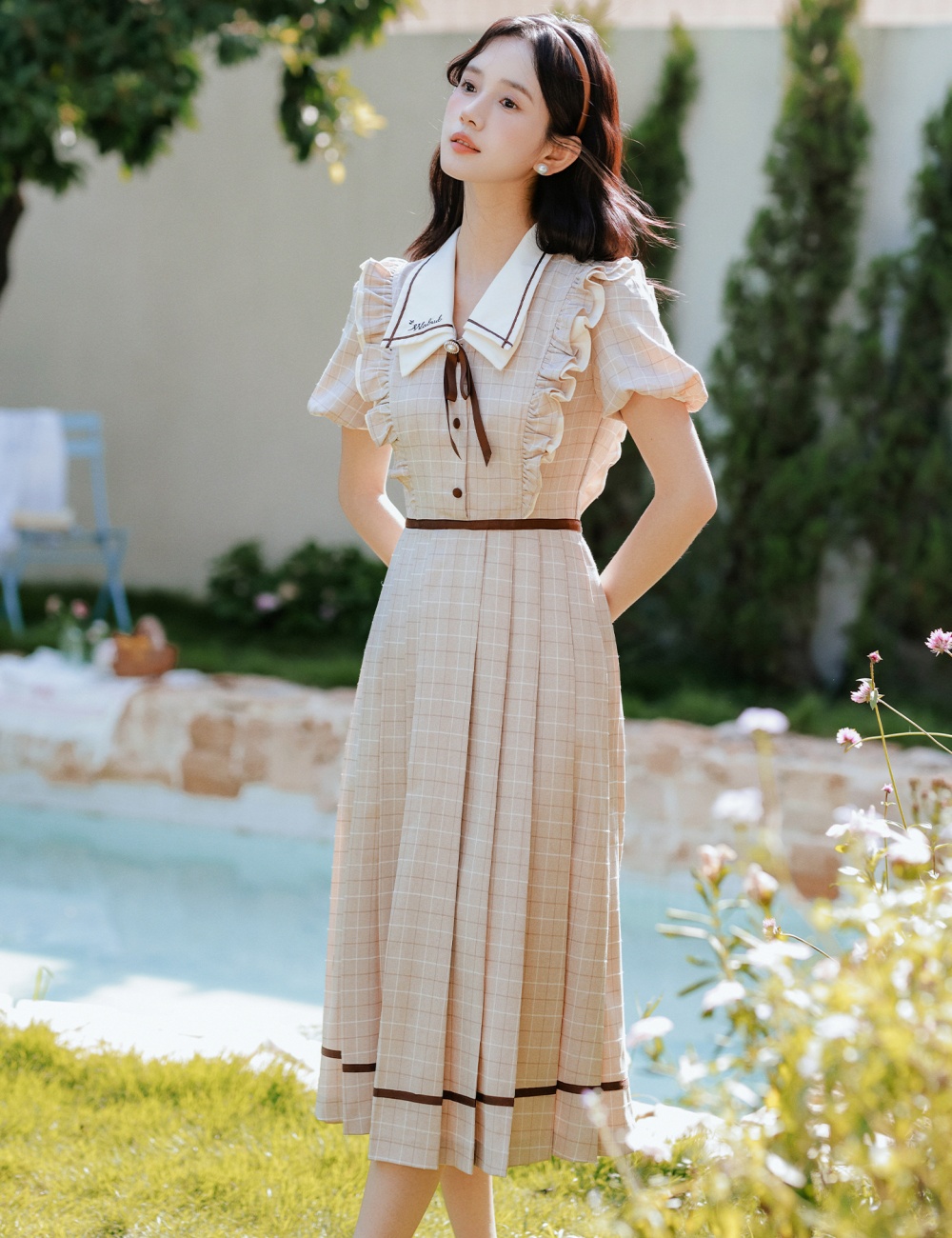 Elegant retro art plaid maiden lovely dress