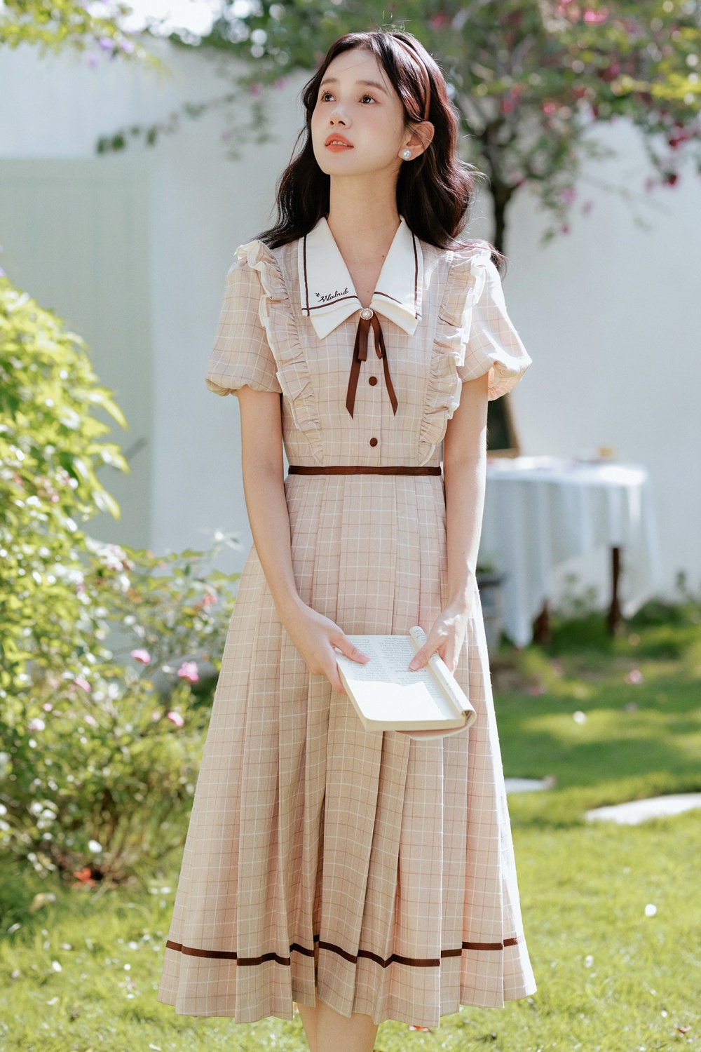 Elegant retro art plaid maiden lovely dress