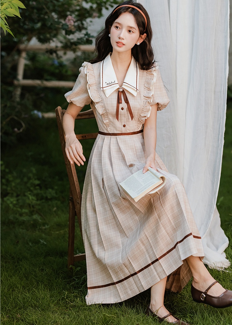 Elegant retro art plaid maiden lovely dress