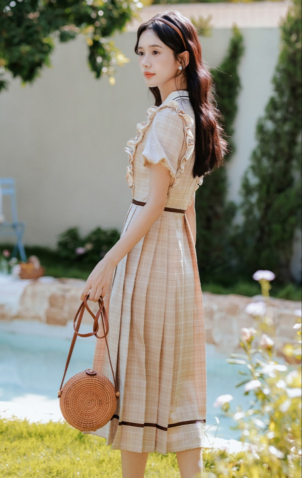 Elegant retro art plaid maiden lovely dress