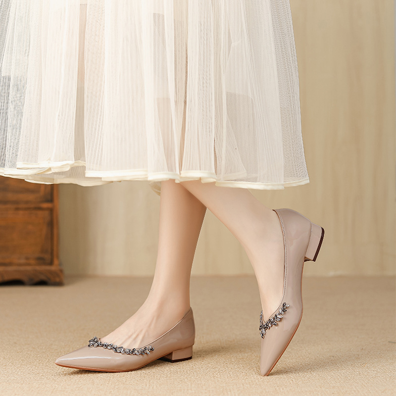 Small lady leather shoes pointed shoes for women
