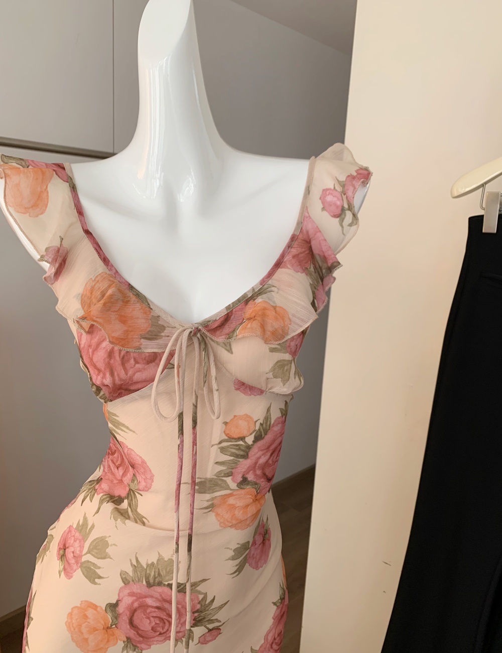 Apricot temperament dress V-neck pinched waist cardigan a set