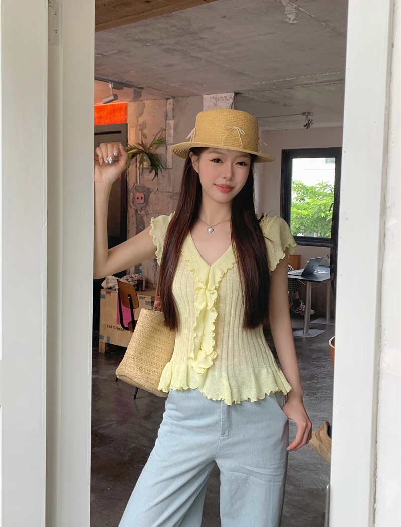 Show young V-neck sweater slim tender tops