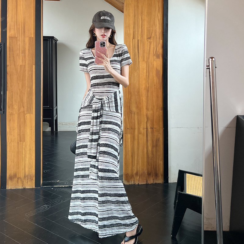 Sleeveless dress for women