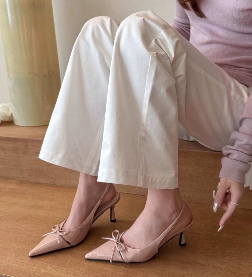 Pointed sandals heighten high-heeled shoes for women