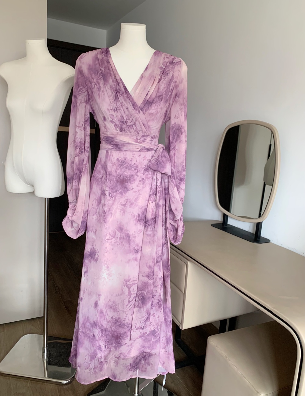 Floral package hip tender purple lantern sleeve dress