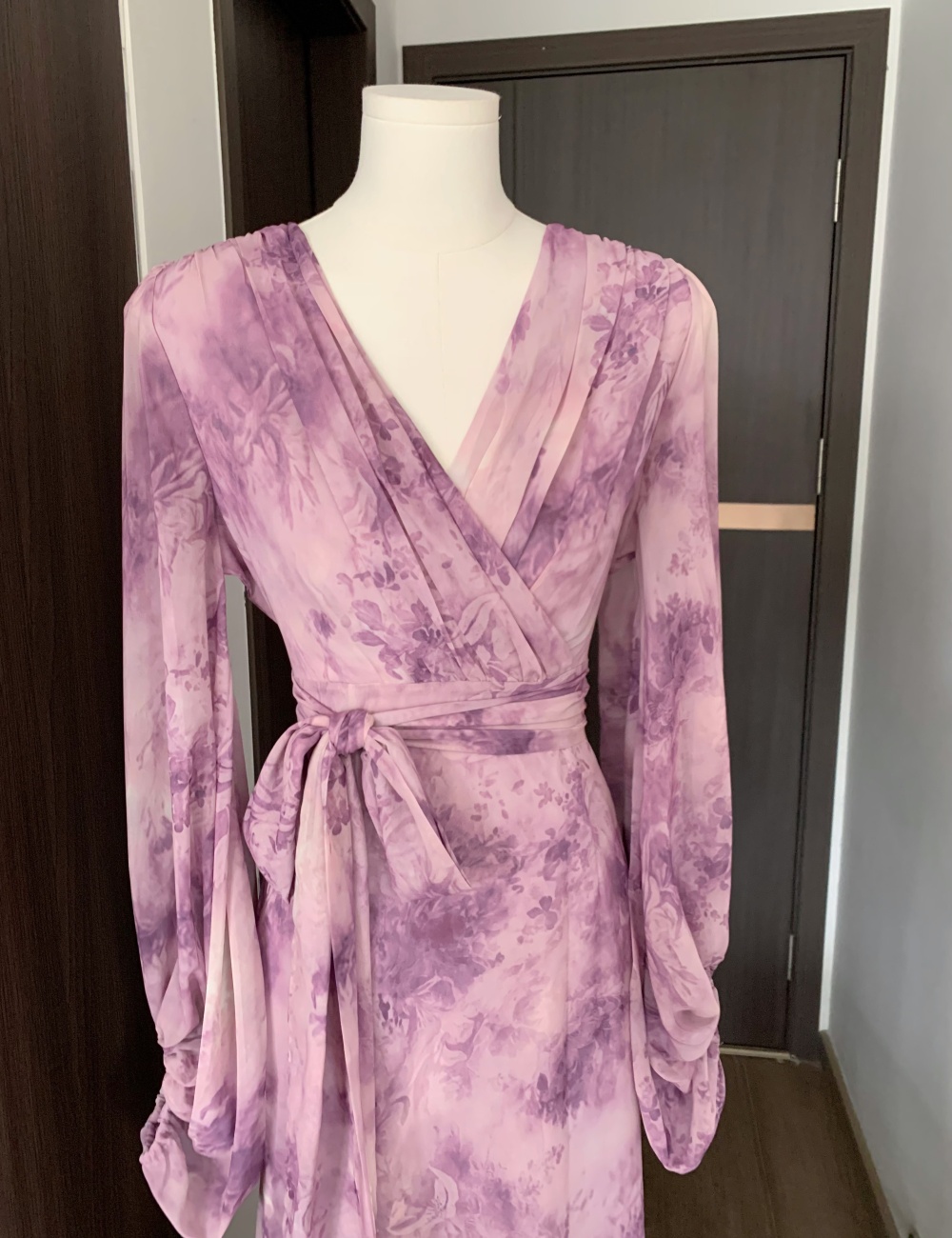 Floral package hip tender purple lantern sleeve dress