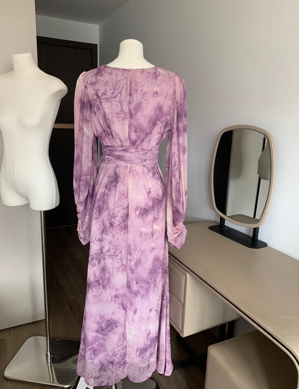 Floral package hip tender purple lantern sleeve dress