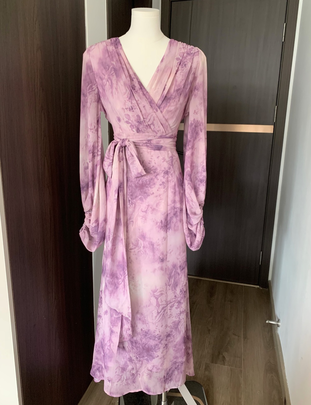 Floral package hip tender purple lantern sleeve dress