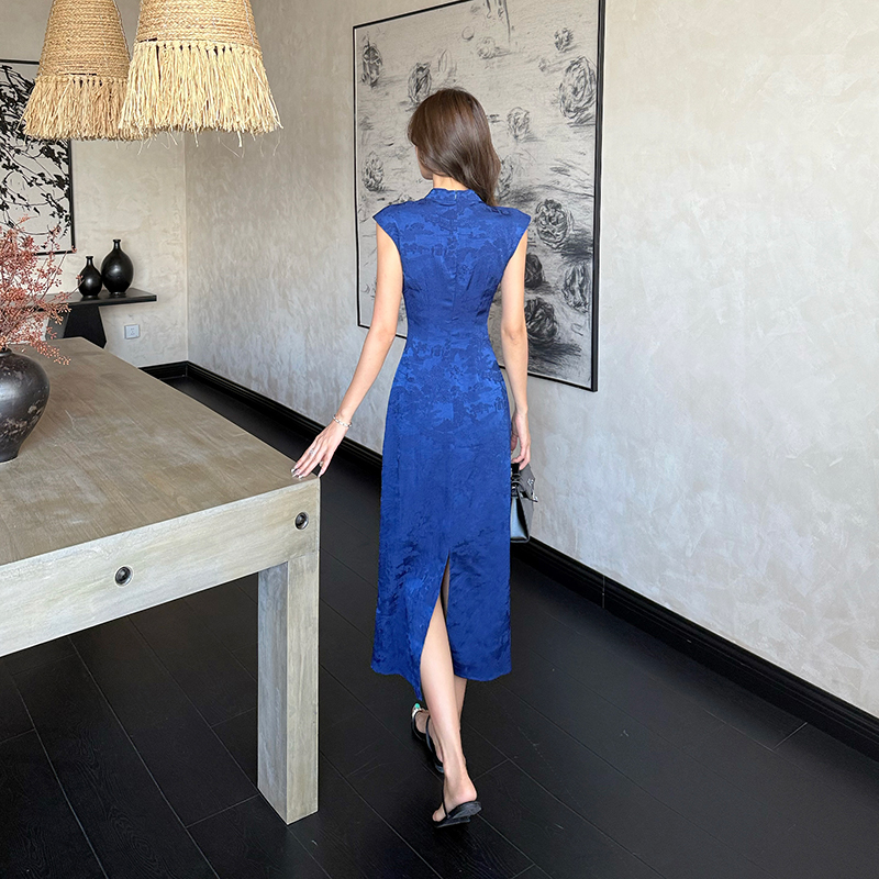 Chinese style long fold dress sleeveless jacquard blue cheongsam
