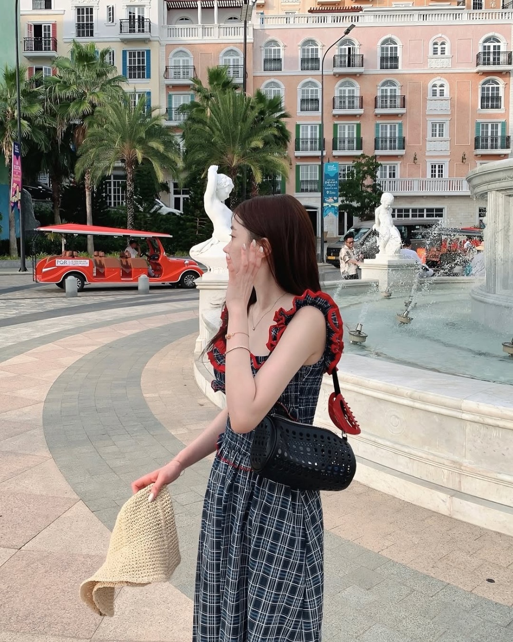 Plaid wood ear pinched waist strap dress