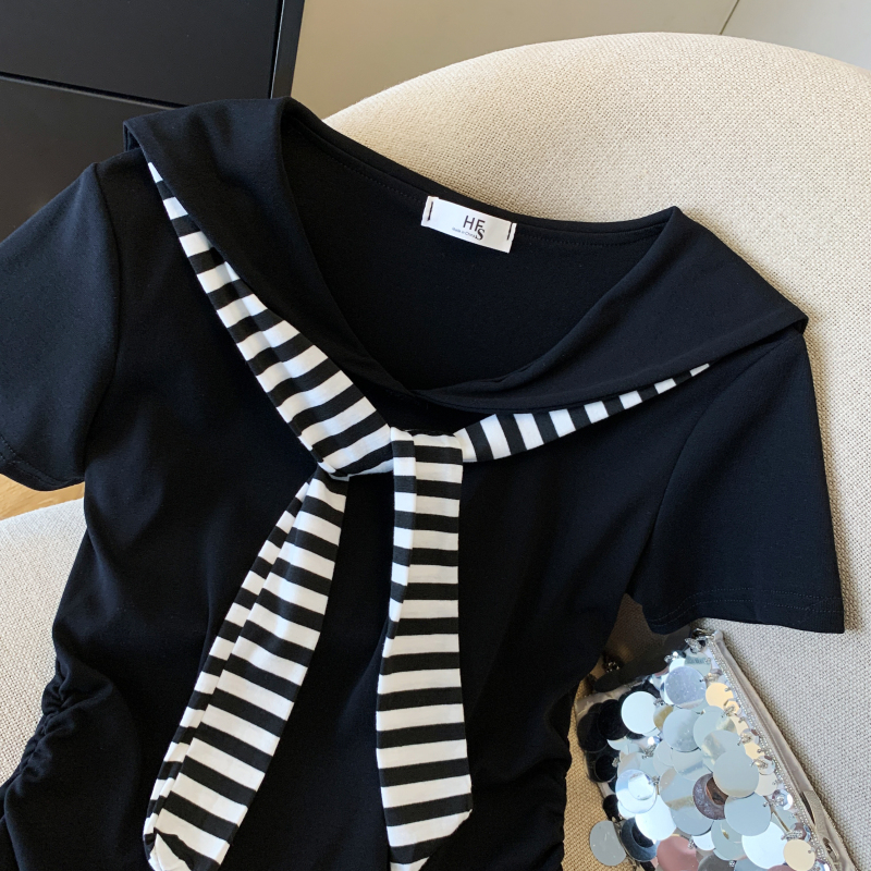Slim college style streamer T-shirt for women