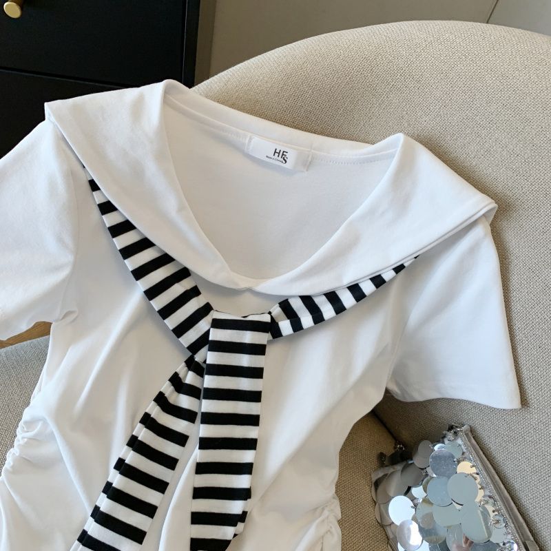 Slim college style streamer T-shirt for women