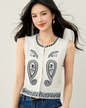 Fashion unique sweater sleeveless small shirt for women