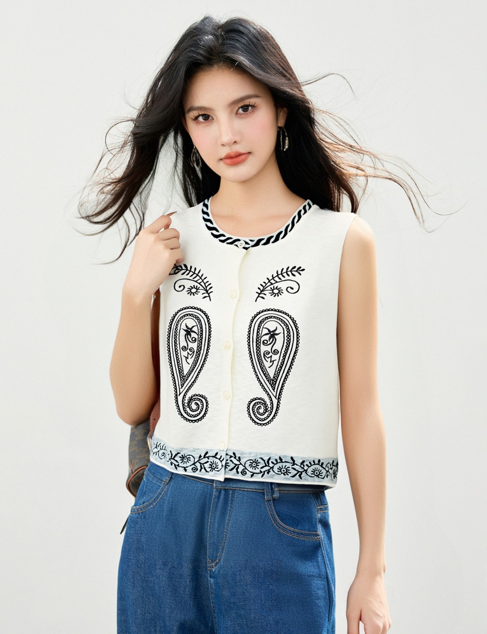 Fashion unique sweater sleeveless small shirt for women