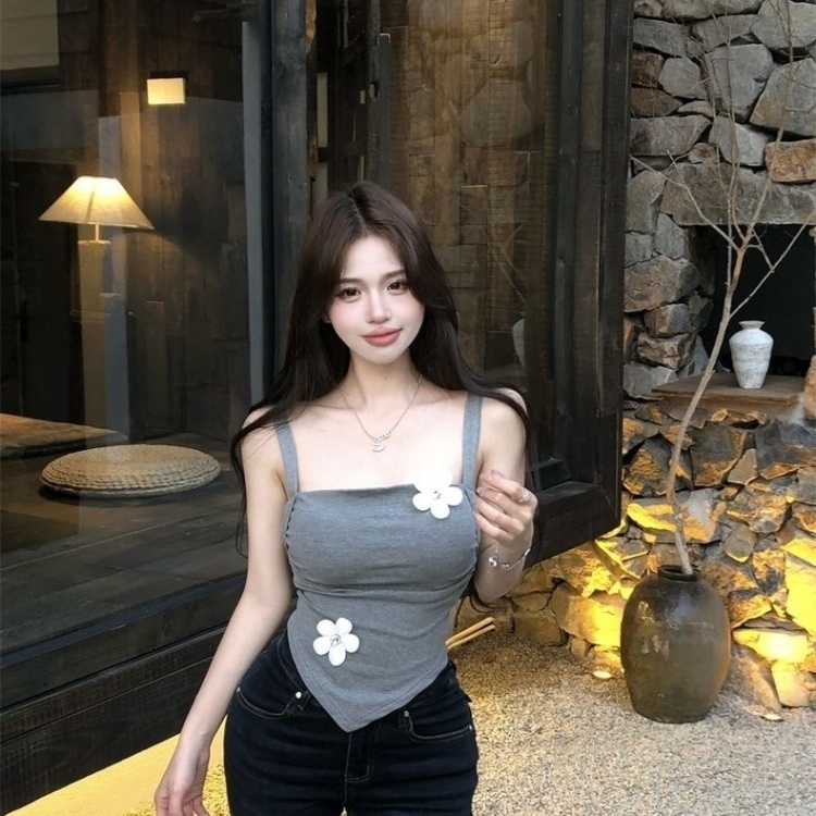 Irregular stereoscopic flowers with chest pad summer vest