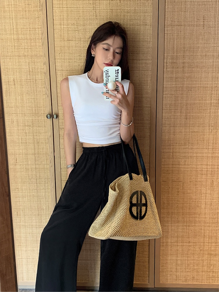 With chest pad sleeveless vest black T-shirt for women