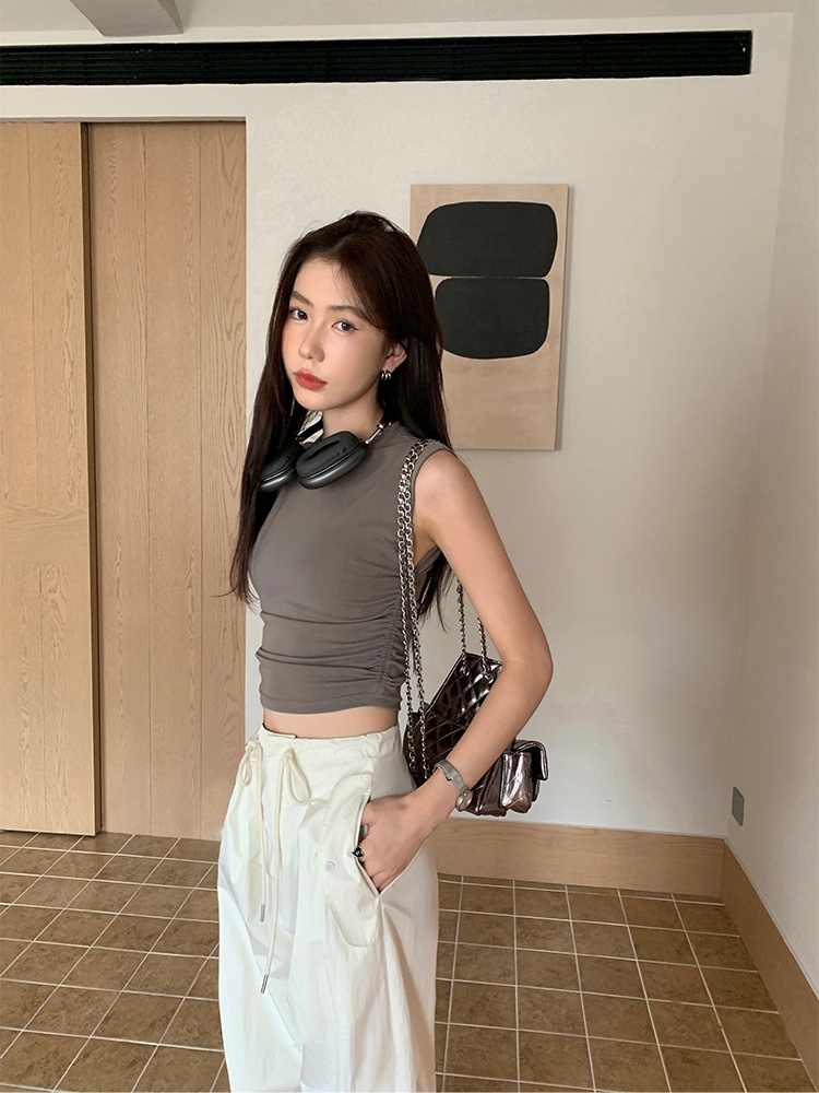 With chest pad sleeveless vest black T-shirt for women
