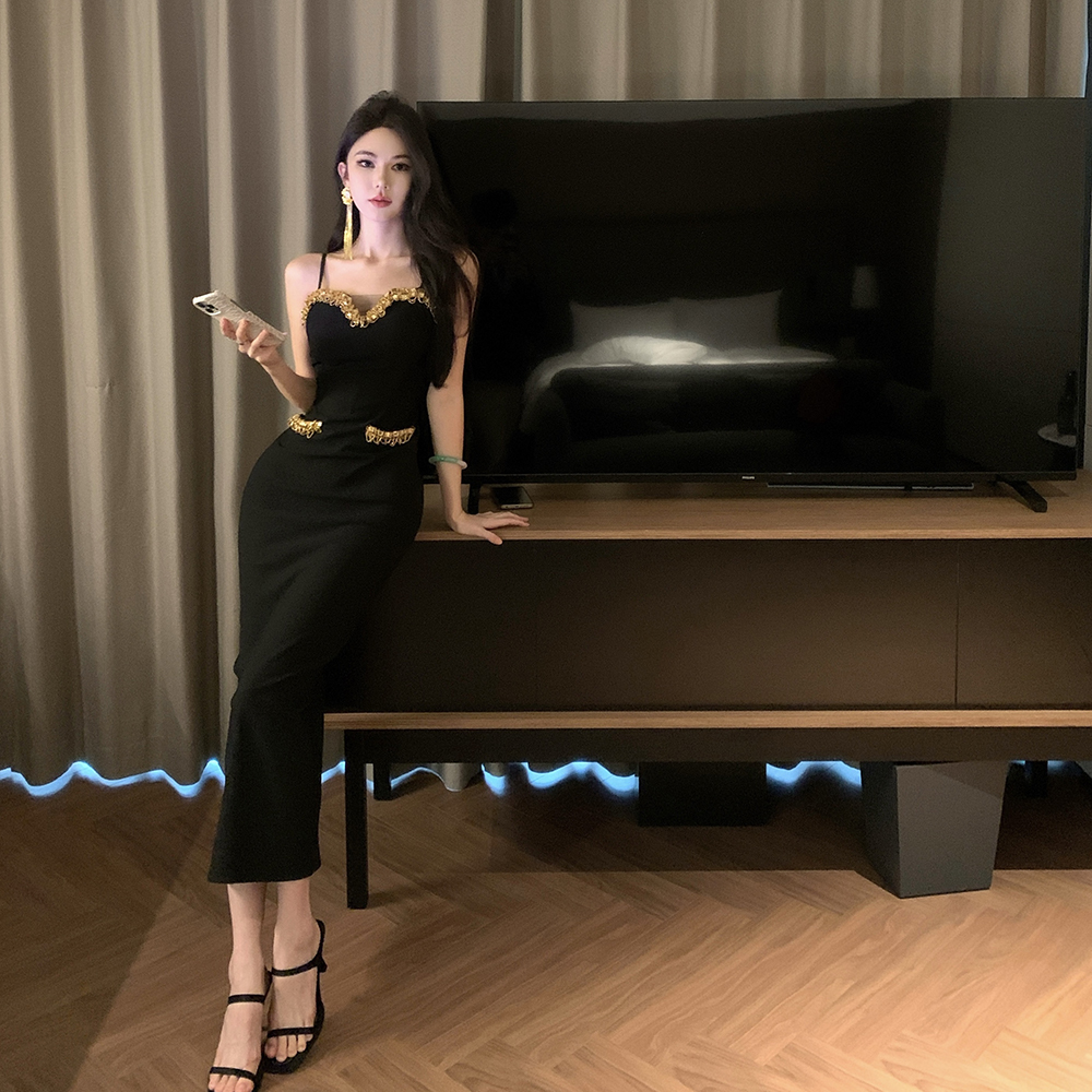 Light luxury pinched waist slim long sling dress