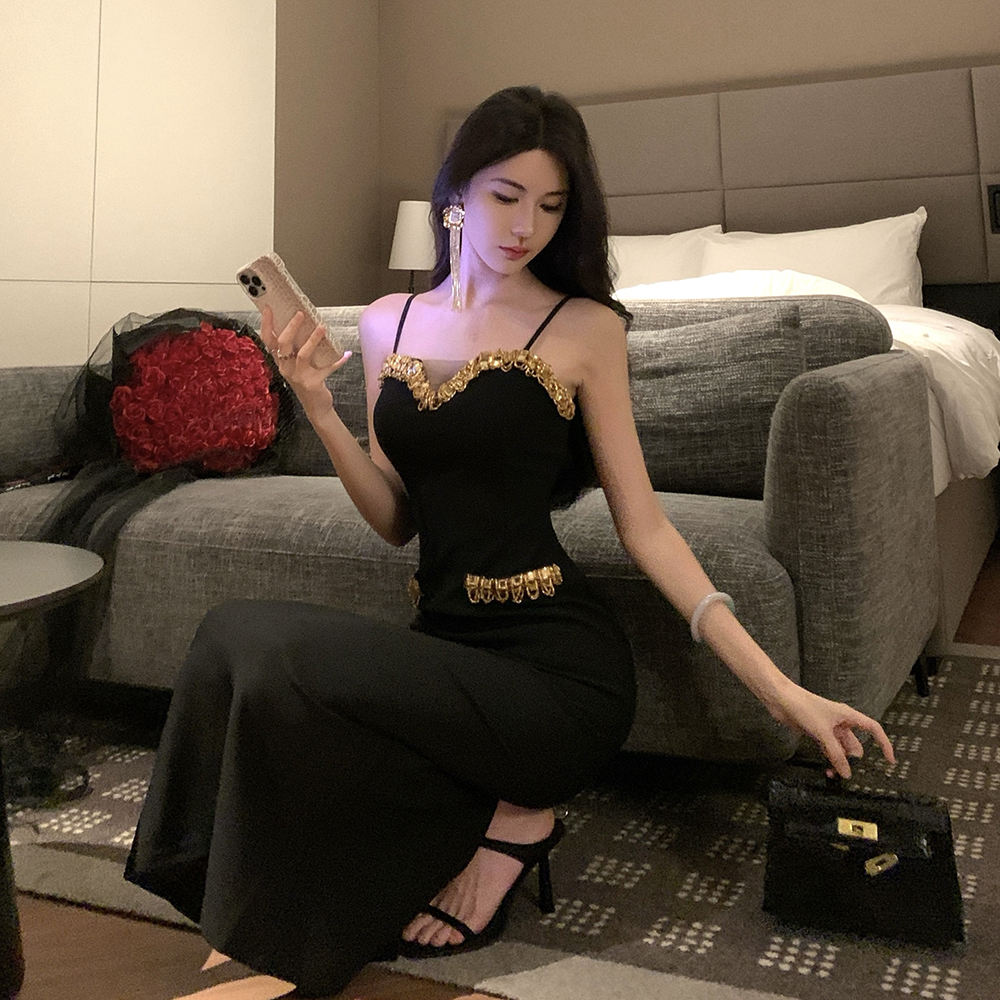 Light luxury pinched waist slim long sling dress