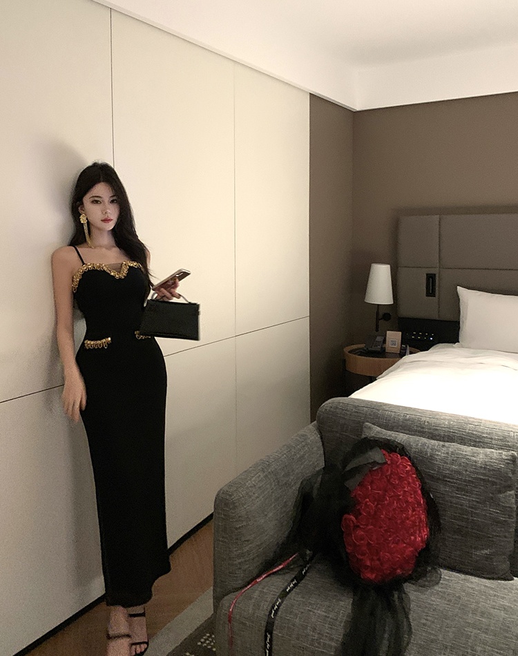 Light luxury pinched waist slim long sling dress