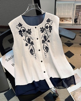 Sleeveless small shirt embroidery shirt for women
