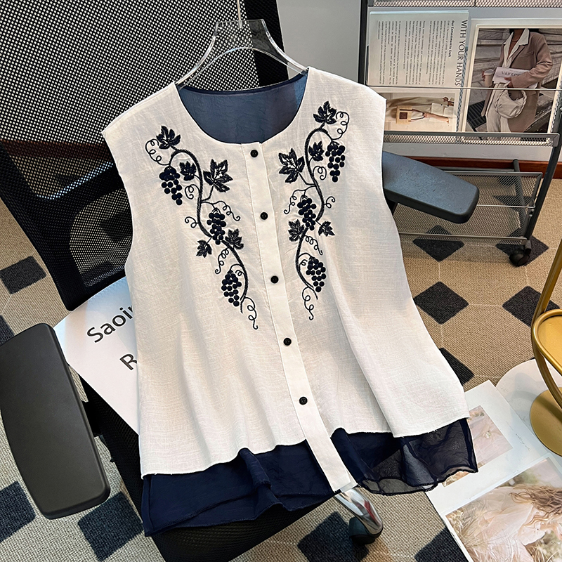 Sleeveless small shirt embroidery shirt for women