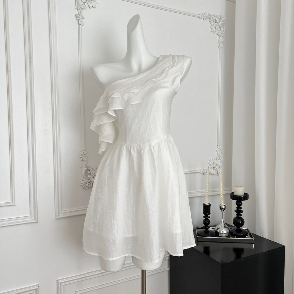 Temperament white sloping shoulder lotus leaf edges dress