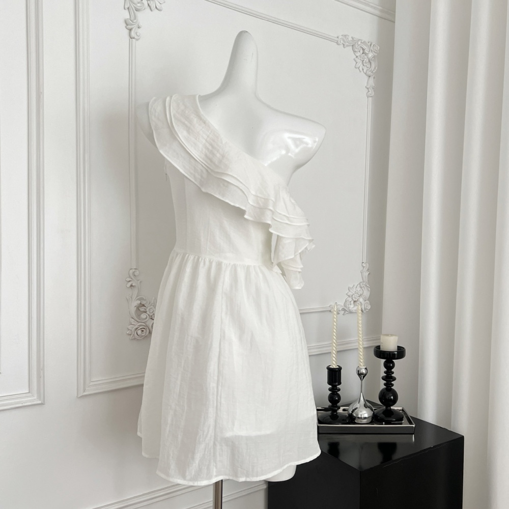 Temperament white sloping shoulder lotus leaf edges dress