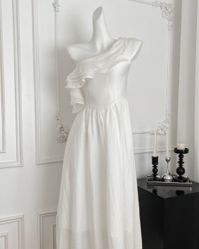 Sloping shoulder temperament long slim tender white dress