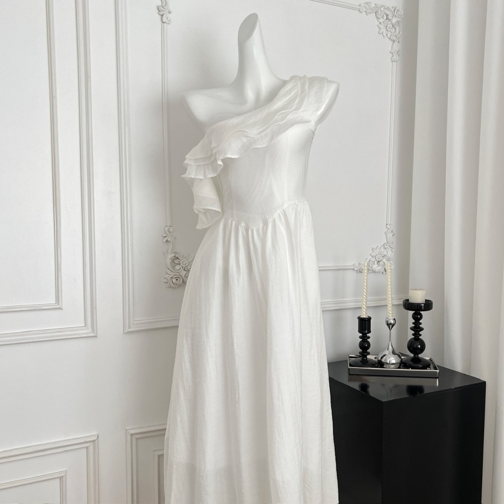 Sloping shoulder temperament long slim tender white dress