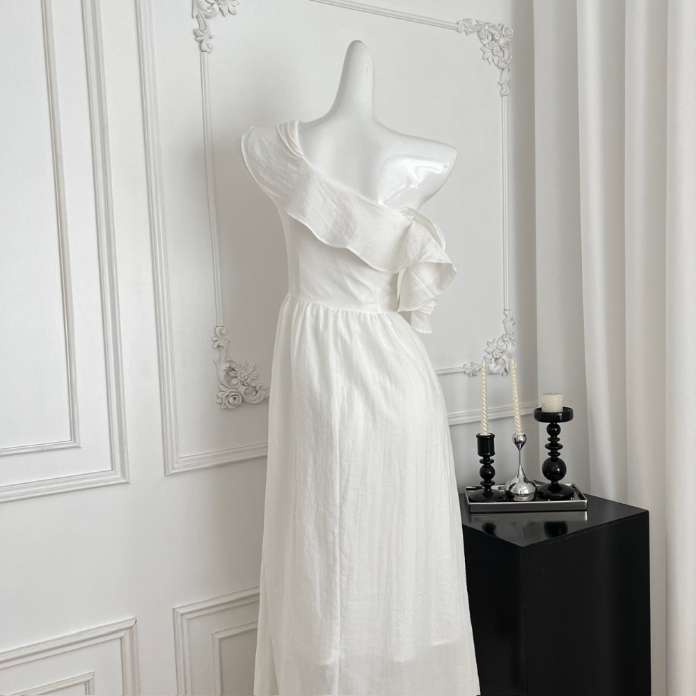 Sloping shoulder temperament long slim tender white dress