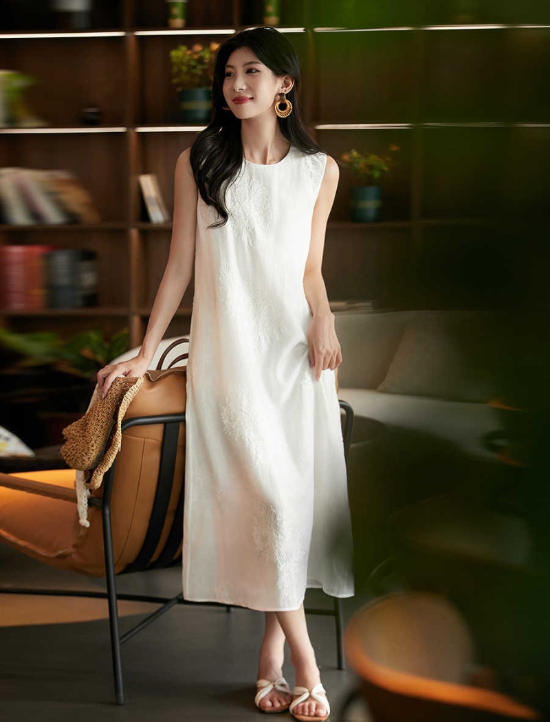 Sleeveless embroidery summer long dress flax white dress