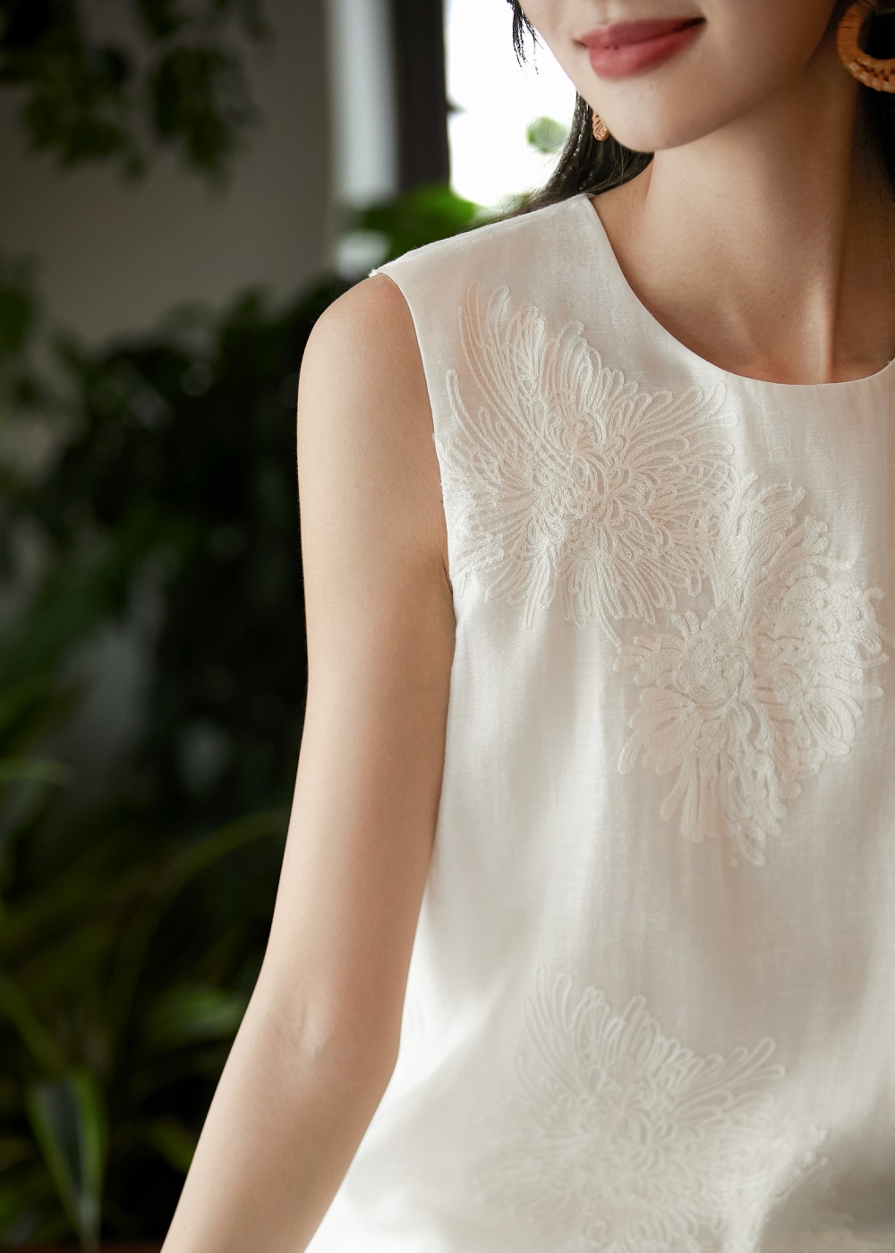Sleeveless embroidery summer long dress flax white dress