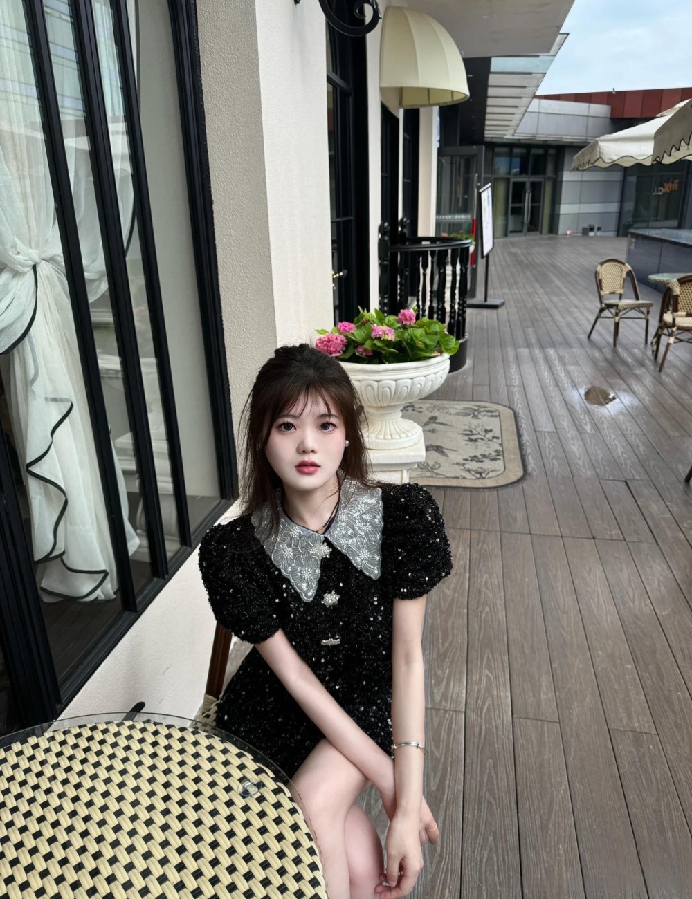 Rhinestone modeling short sleeve lapel black dress