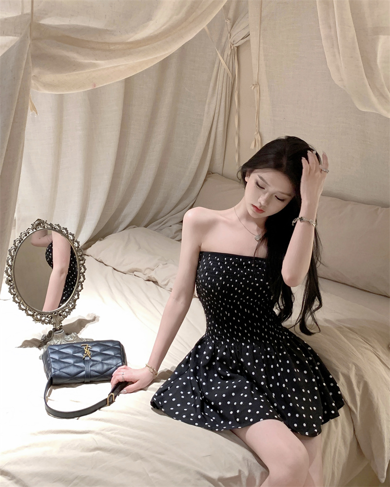 Sweet polka dot wrapped chest pinched waist dress