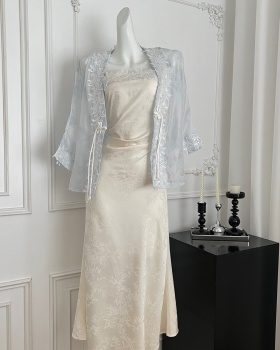 Stereoscopic sling small shirt was white dress a set