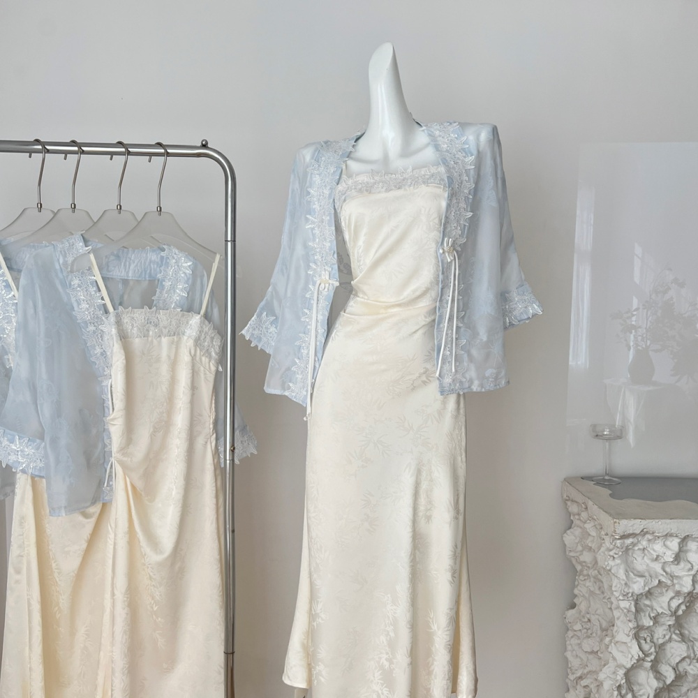 Stereoscopic sling small shirt was white dress a set