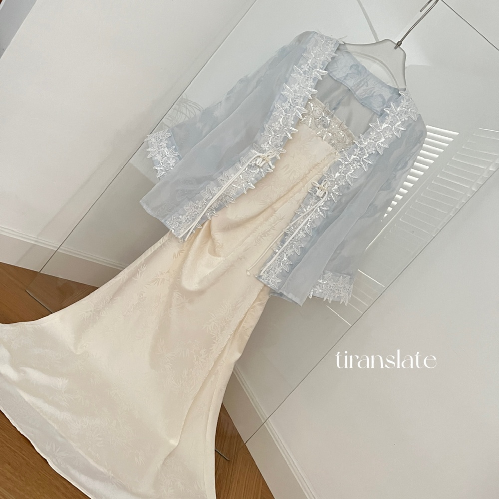 Stereoscopic sling small shirt was white dress a set