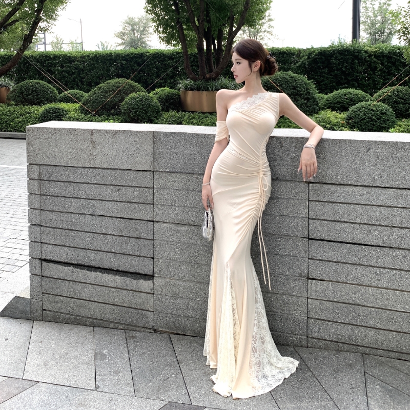 Slim chouzhe long sloping shoulder lace dress