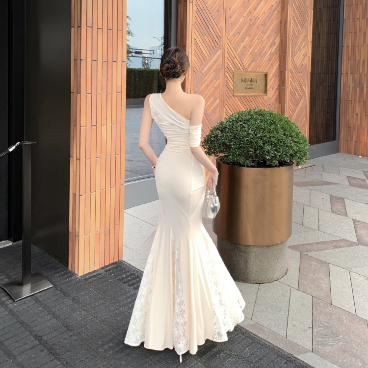 Slim chouzhe long sloping shoulder lace dress