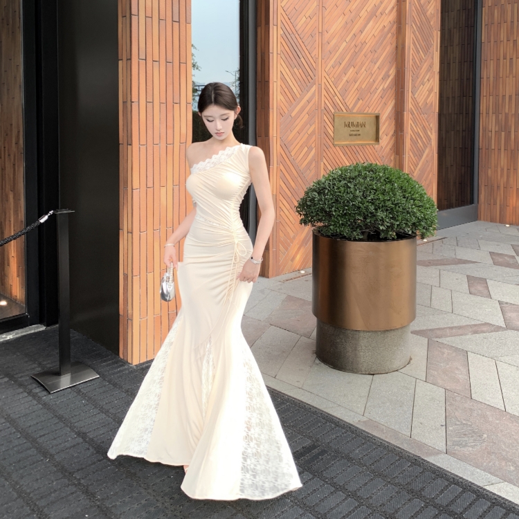 Slim chouzhe long sloping shoulder lace dress