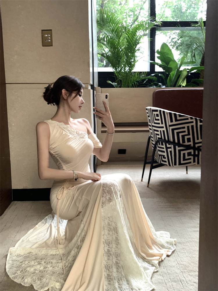 Slim chouzhe long sloping shoulder lace dress