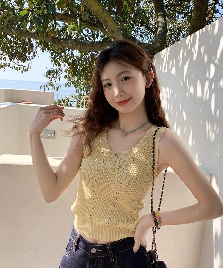 Wears outside vest sleeveless tops for women